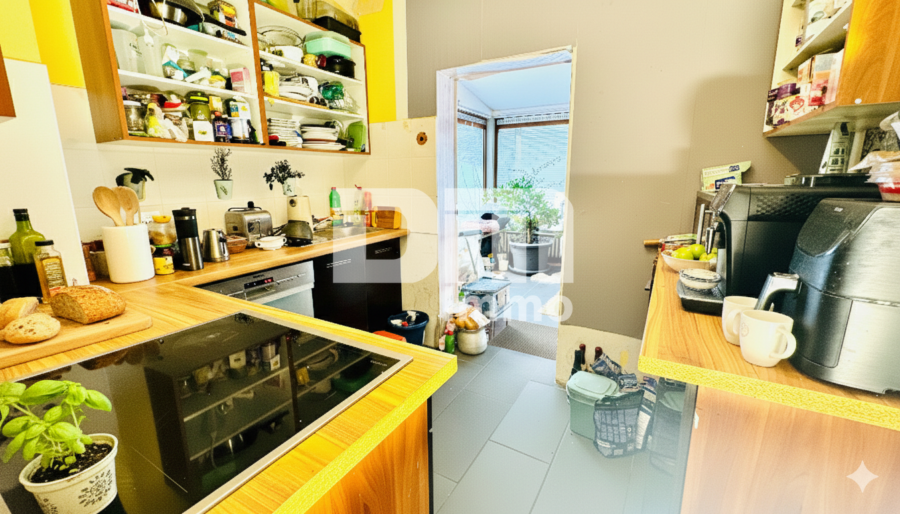 Umfangreich saniertes EFH inkl. PV-Anlage, Terrasse, Wintergarten und Garage - EG / OG Küche / Zugang Wintergarten